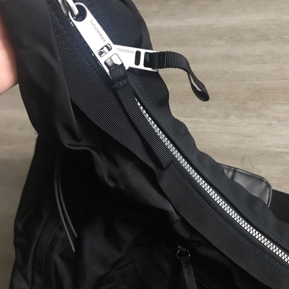 lululemon fixed strap sling bag